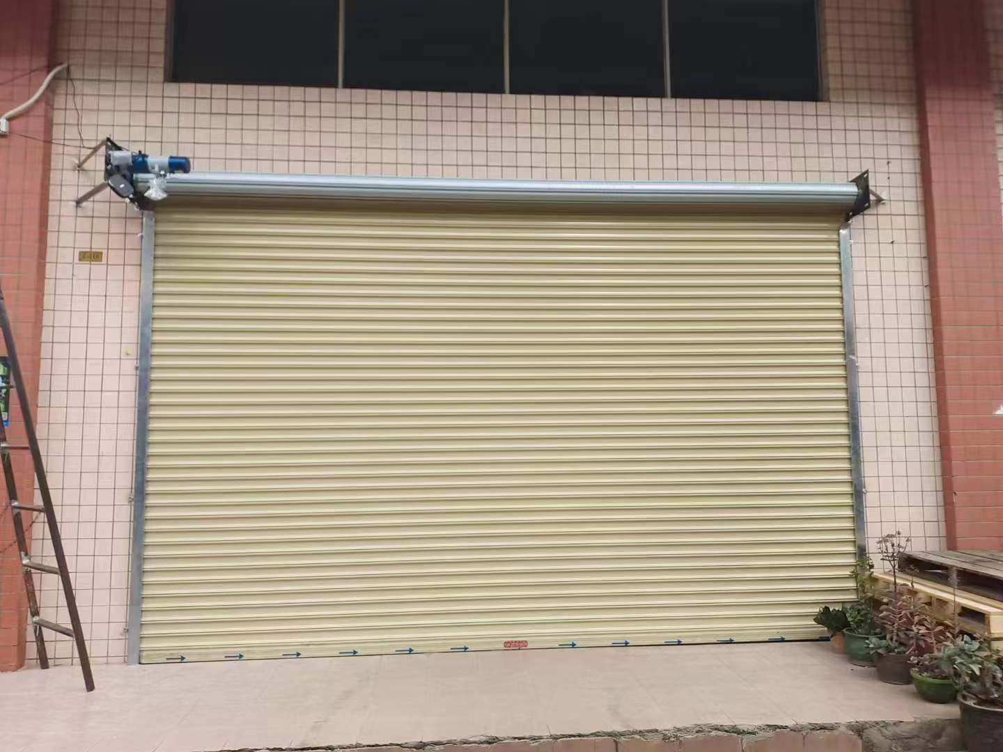 防風(fēng)卷簾門(mén)、抗風(fēng)卷簾門(mén)、PVC 卷簾門(mén)存在的區(qū)別?
